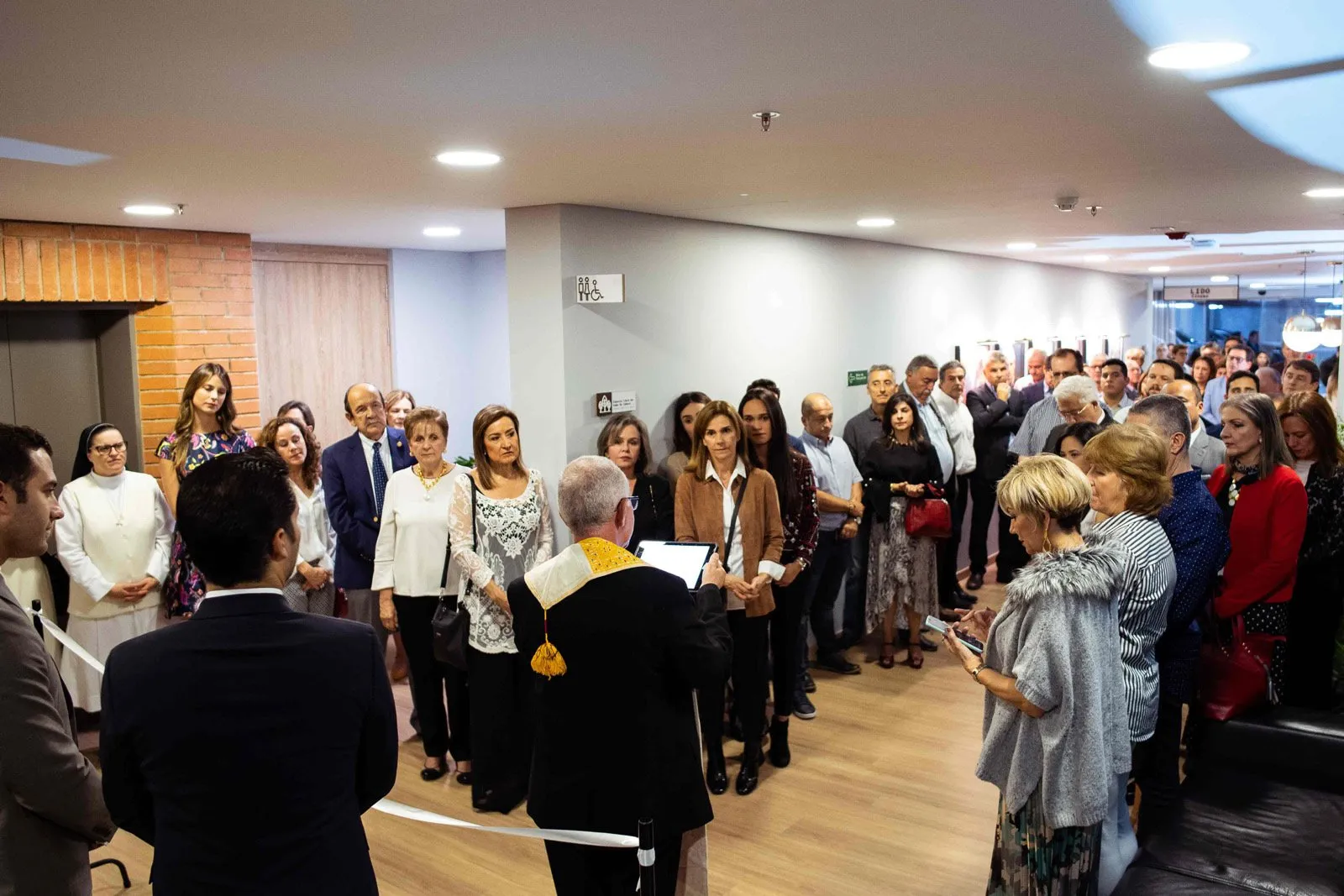 Bendición del proyecto durante la ceremonia de apertura