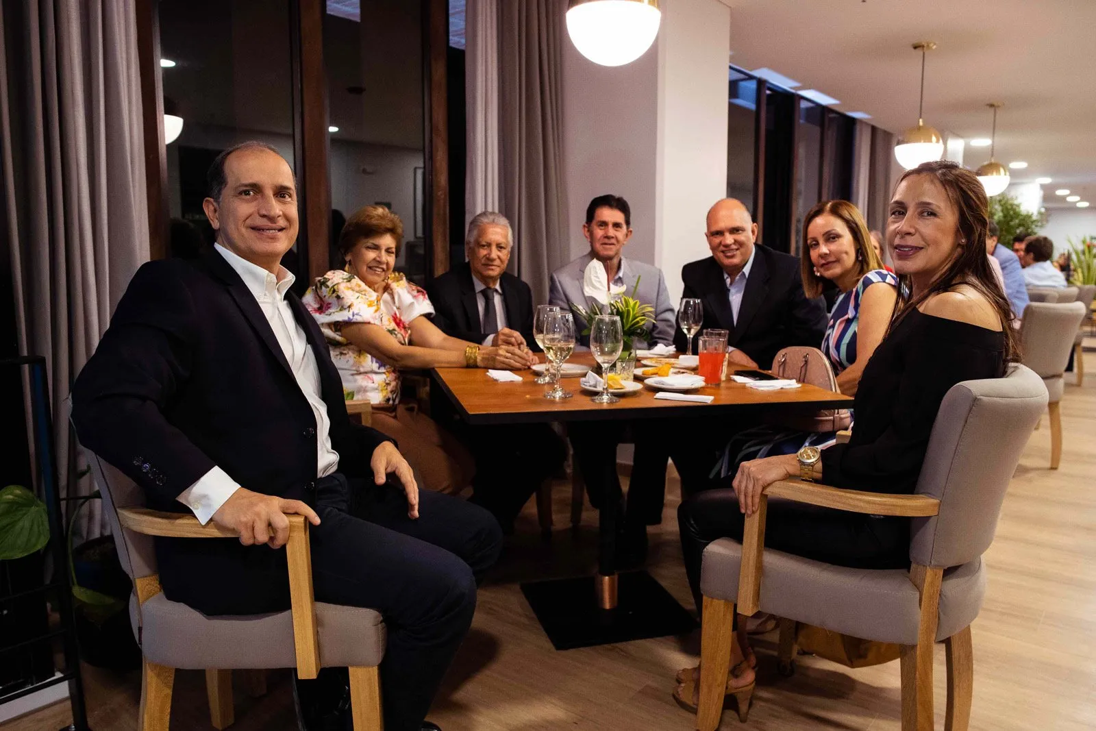 Invitados durante la cena de apertura de Casa Nua