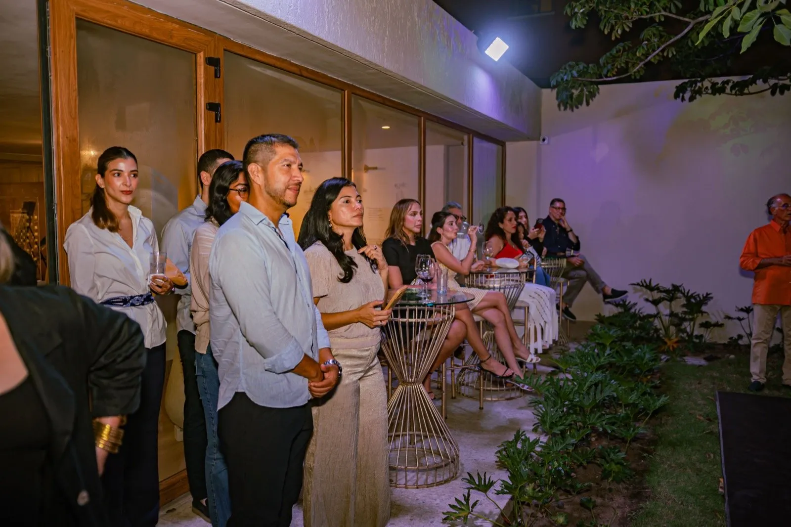 Invitados en la terraza durante la presentación del proyecto Galé