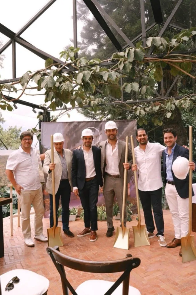 Equipo completo en la ceremonia de inicio de obra de Casa Nua Country