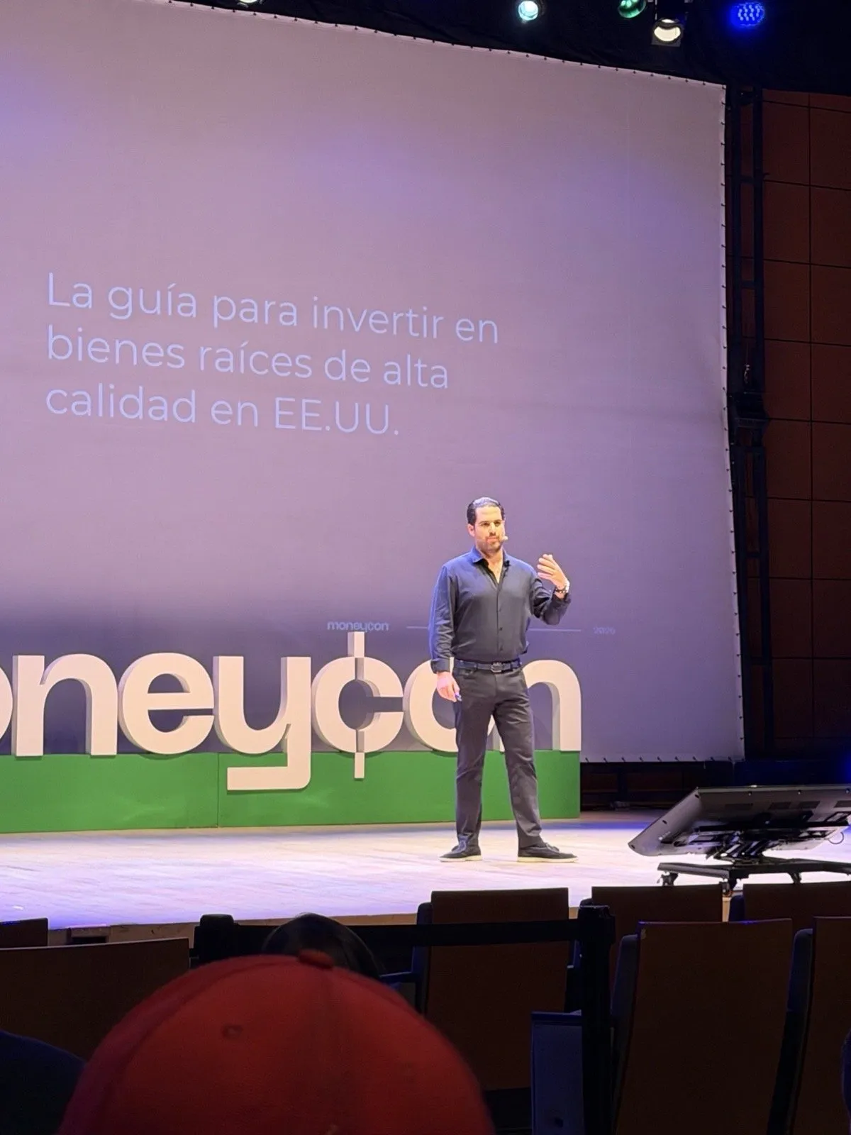 Charla sobre inversión en bienes raíces en Estados Unidos durante Moneycon
